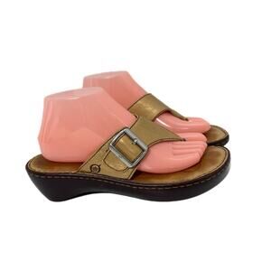 Born Gold Leather Adjustable Buckle Slide Thong Sandals Shoes Women's 9 Wedge